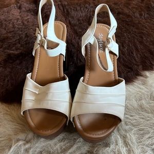 Styleluxe Sandals size 8 1/2